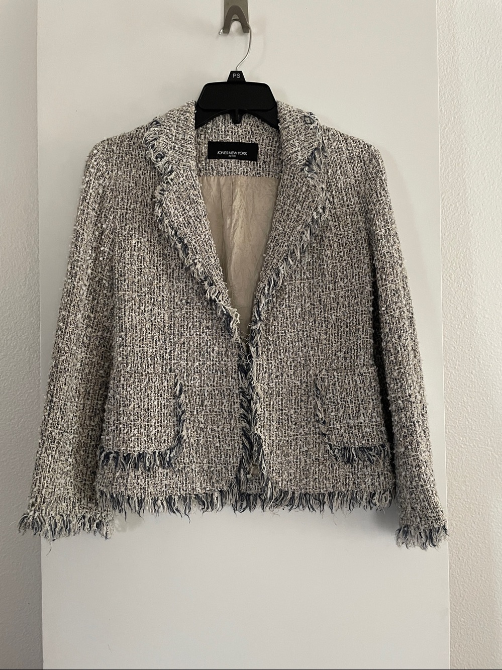 Jones New York Tweed Boucle’ Blazer Ivory-Blue-Grey w/Fringe Edges